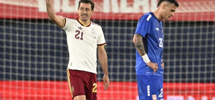 Mikel Oyarzabal celebra el 2-0 ante Serbia. EFE/Andreu Esteban