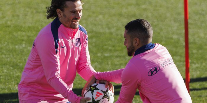 Griezmann y Koke, en un ejercicio del entrenamiento de este martes. EFE/Sergio Pérez