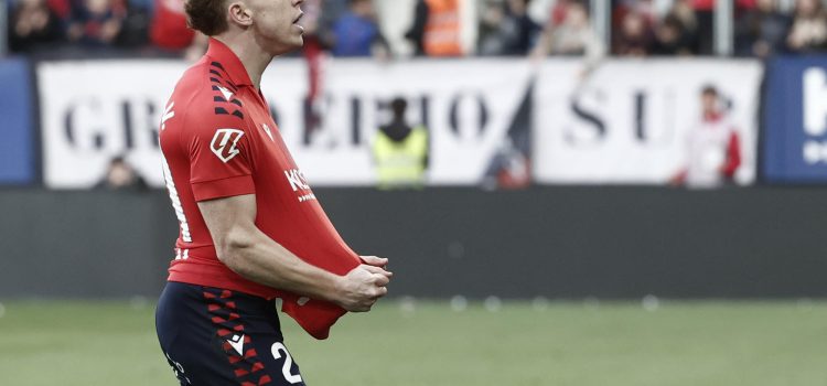 El centrocampista del Liverpool celebra un gol con su equipo hasta ahora, el Osasuna. EFE/ Jesús Diges