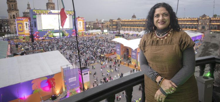 La secretaria de Turismo de la Ciudad de México, Alejandra Frausto, posa durante una entrevista con EFE este martes, en Ciudad de México (México). EFE/Isaac Esquivel