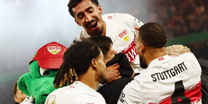 Un golazo en el último minuto de la prórroga, anotado de espuela por el portugués Tiago Tomas, consumó la remontada ante el Friburgo del Suttgart (2-1) que le llevó a la final de la Copa de Alemania que disputará el próximo 23 de febrero contra el Bayern Múnich. EFE/EPA/ANNA SZILAGYI