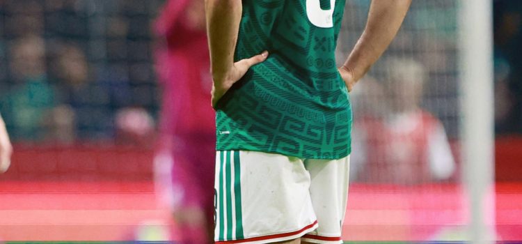 Fotografía del 4 de junio de 2026 del jugador de México Raúl Jiménez durante un partido amistoso entre México y Serbia previo al Mundial de la FIFA 2026 en el estadio Nemesio Diez de Toluca (México). EFE/Felipe Gutiérrez
