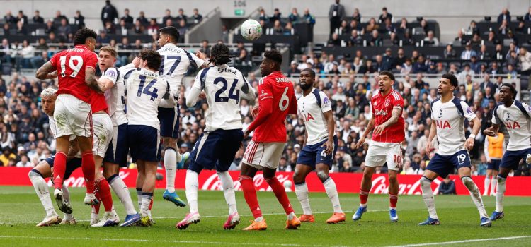 El delantero brasileño Igor Jesus of Nottingham Forest (I) logra el 0-1 durante el partido de la Premier League que han jugado Tottenham Hotspur y Nottingham Forest, en Londres, Reino Unido. EFE/EPA/DAVID CLIFF