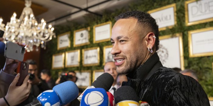 ALT Neymar continúa su recuperación en Los Ángeles en compañía de la selección brasileña