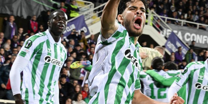 Abde Ezzalzouli celebra el empate a dos del Betis, que le clasifica para la final.EFE/EPA/CLAUDIO GIOVANNINI