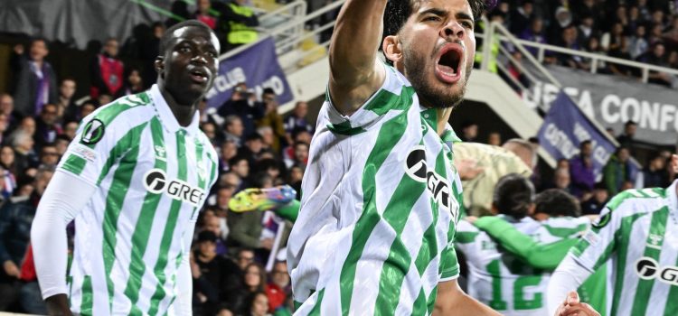 Abde Ezzalzouli celebra el empate a dos del Betis, que le clasifica para la final.EFE/EPA/CLAUDIO GIOVANNINI