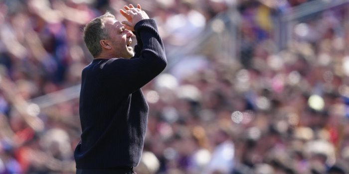El entrenador del FC Barcelona Hansi Flick durante su partido de la jornada 29 de LaLiga EA Sports en el Camp Nou, este domingo. EFE/ Alejandro García