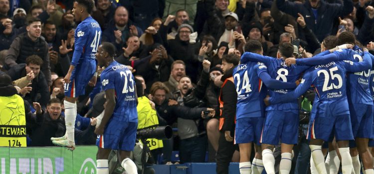 Los jugadores del Chelsea celebra el 1-0 durante el partido de la UEFA Champions League que han jugado Chelsea y Barcelona en Londres, Reino Unido. EFE/EPA/NEIL HALL