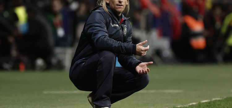 Sebastián Beccacece, durante el partido. EFE/Sergio Pérez