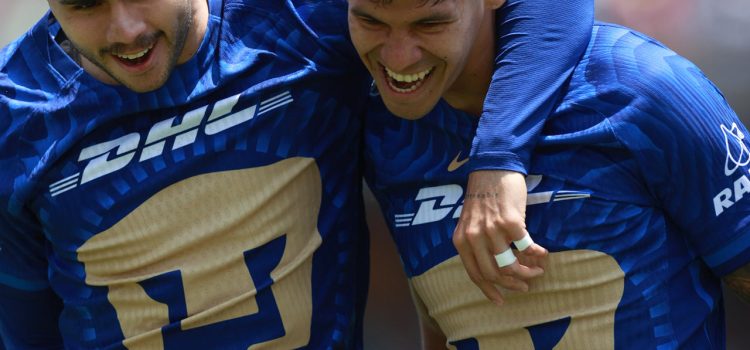 Pumas celebran un gol en un partido de la Liga MX en el estadio Olímpico Universitario en Ciudad de México (México). Imagen de archivo. EFE/ Alex Cruz