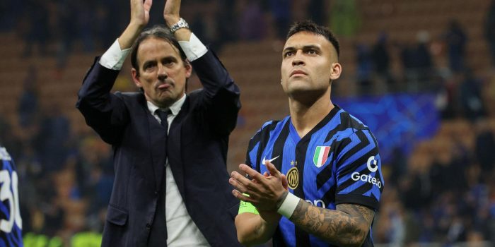 Simone Inzaghi, junto a Lautaro Martínez, tras vencer al Barcelona en la Liga de Campeones. EFE/EPA/Roberto Bregani
