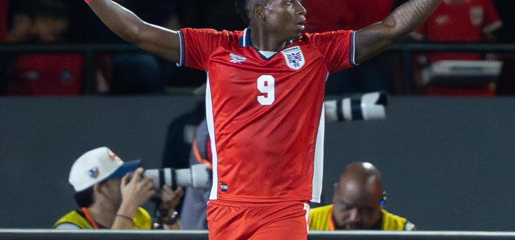 Tomás Rodríguez, de Panamá, celebra un gol este miércoles en un partido amistoso entre Panamá y República Dominicana previo al Mundial 2026 en el estadio Rommel Fernández. EFE/ Eliecer Aizprua