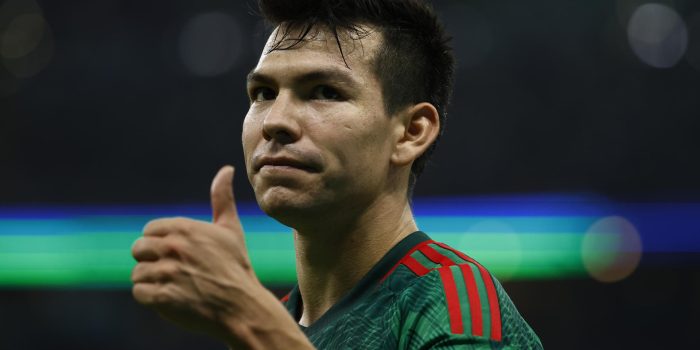 Cocca ordenó ejercicios en espacios reducidos y de estiramiento, en una práctica en la que estuvieron las principales figuras tricolores como Hirving Lozano, extremo del Nápoles italiano; Guillermo Ochoa, guardameta de la Salernitana italiana, y César Montes, central del Espanyol, titulares en Catar. Imagen de archivo. EFE/José Méndez