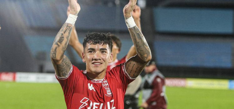 Rodrigo Cabral de Huracán celebra al finalizar un partido de la fase de grupos de la Copa Sudamericana. EFE/ Gastón Britos