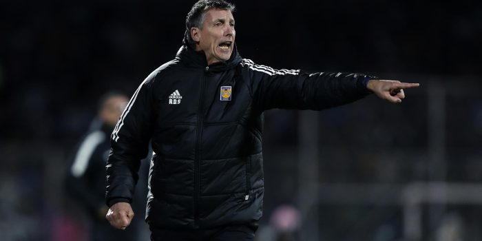 Fotografía de archivo donde aparece el entrenador uruguayo Robert Dante Siboldi. EFE/Isaac Esquivel