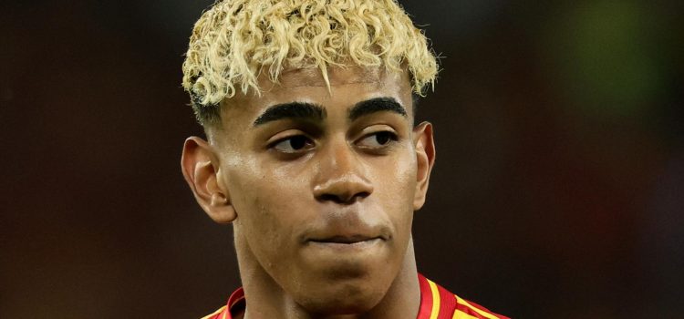 Lamine Yamal durante el partido de fútbol de semifinales de la Liga de Naciones de la UEFA entre España y Francia, en Stuttgart, Alemania. EFE/EPA/RONALD WITTEK