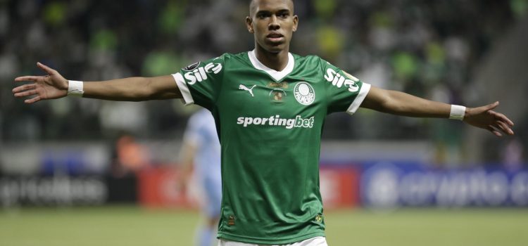 Estêvão Willian (i), de Palmeiras, celebra un gol en un partido de la fase de grupos de la Copa Libertadores entre Palmeiras y Sporting Cristal en el estadio Allianz Parque en Sao Paulo (Brasil). EFE/ Sebastiao Moreira