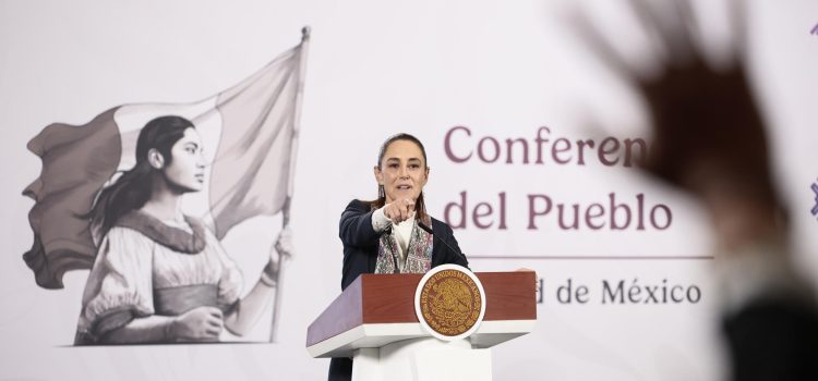 La presidenta de México, Claudia Sheinbaum, habla durante una rueda de prensa este miércoles, en Palacio Nacional de Ciudad de México (México). EFE/José Méndez