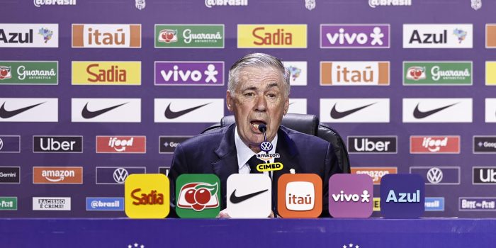 El seleccionador de Brasil, el italiano Carlo Ancelotti, habla durante la rueda de prensa en la que anunció la lista de los 26 convocados para el Mundial 2026 en Río de Janeiro (Brasil). EFE/ Andre Coelho