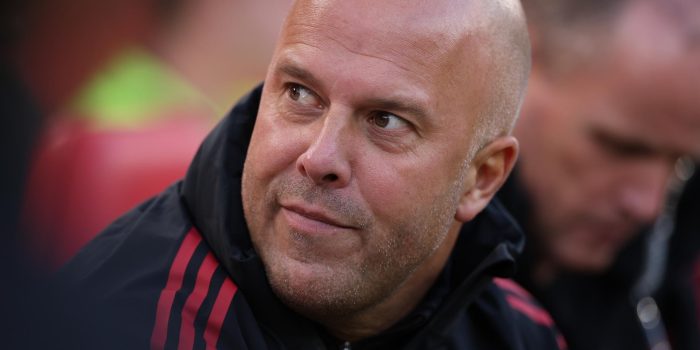 El entrenador del Liverpool, Arne Slot, observa antes de un partido amistoso de pretemporada entre el Liverpool FC y el Athletic Club en Liverpool, el 4 de agosto de 2025. Foto de archivo de: EFE/EPA/ADAM VAUGHAN