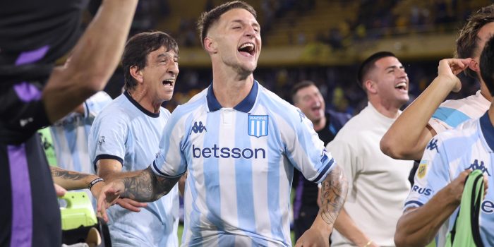 Jugadores de Racing celebran al ganar el partido por semifinales del Torneo Clausura Argentino.EFE/ Juan Ignacio Roncoroni
