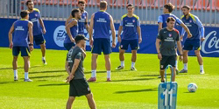 Simeone, durante el entrenamiento de este sábado. EFE/Víctor Lerena