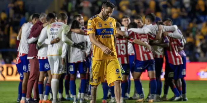 alt San Luis consigue en el descuento un empate en casa de los campeones Tigres