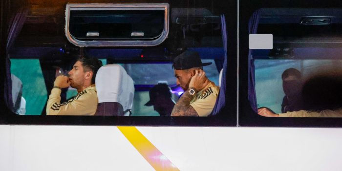 La selección de fútbol de Argentina llegó a Guayaquil, ciudad en la que se medirá con Ecuador por las eliminatorias sudamericanas del Mundial 2026. EFE/José Jácome