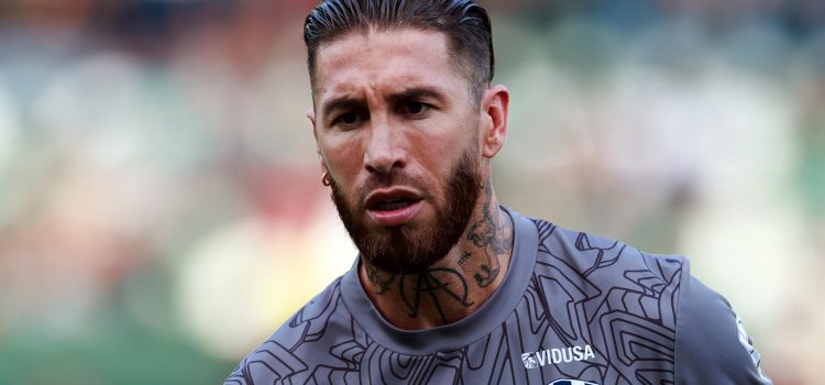 Sergio Ramos de Monterrey calienta previo a un partido de la jornada 17 del torneo Clausura 2025 de la Liga MX entre León y Monterrey, en el estadio León en la ciudad de León (México). Imagen de archivo. EFE/ Luis Ramírez