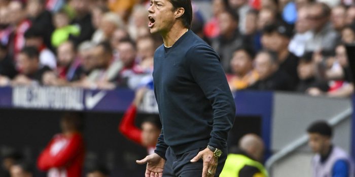 El entrenador del Sevilla, el argentino Matias Almeyda, durante partido de LaLiga entre el Atlético de Madrid y el Sevilla, este sábado en el estadio Metropolitano. EFE/ Fernando Villar