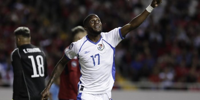 José Fajardo de Panamá celebra un gol ante Costa Rica hoy, en un partido de la Liga de Naciones de la Concacaf en el estadio Nacional, en San José (Costa Rica). EFE/Jeffrey Arguedas