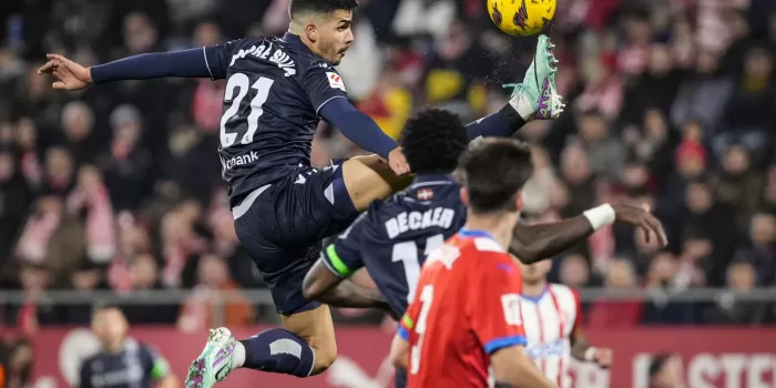 alt 0-0. El Girona se indigna con Gil Manzano y empata ante la Real Sociedad