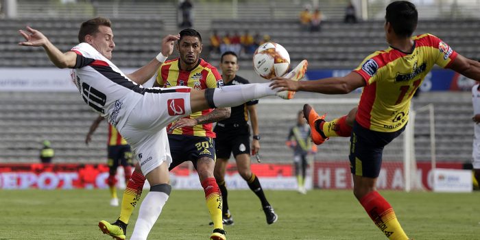 Fotografía de archivo de varios jugadores del Morelia. EFE/HildaáRíos