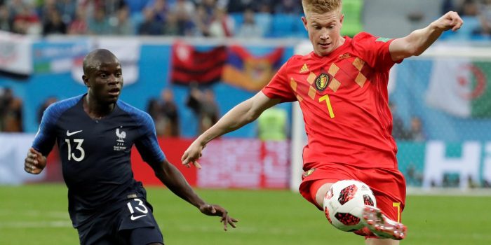 Fotografía de Sebastião Moreira, en la que puede verse en una imagen de archivo del 10 de julio de 2018 al internacional belga Kevin de Bruyne (d), durante un partido de su selección en el Mundial de Rusia. EFE *Sólo uso editorial*
