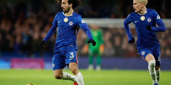 Fotografía de David Cliff, en la que puede verse en una imagen de archivo del 27 de diciembre de 2025 al español Marc Cucurella con la camiseta del Chelsea (i). EFE *Sólo uso editorial*