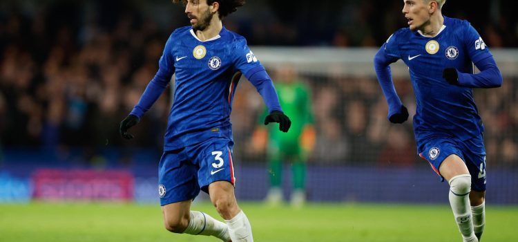 Fotografía de David Cliff, en la que puede verse en una imagen de archivo del 27 de diciembre de 2025 al español Marc Cucurella con la camiseta del Chelsea (i). EFE *Sólo uso editorial*