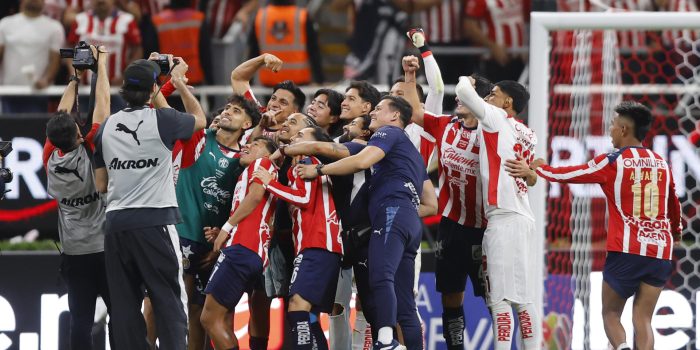 Jugadores de Guadalajara celebran al finalizar un partido en el Estadio Akron, en Guadalajara (México). EFE/ Francisco Guasco