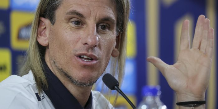 El seleccionador de Ecuador Sebastián Beccacece habla en una rueda de prensa en Quito (Ecuador). EFE/ José Jacome