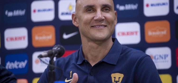 El futbolista costarricense Keylor Navas posa durante la rueda de prensa. Imagen de archivo. EFE/ Isaac Esquivel