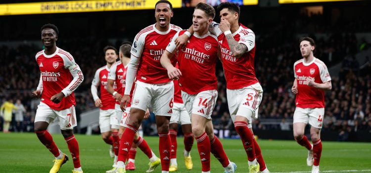 Viktor Gyokeres celebra un gol durante el partido de la Premier League que han jugado Tottenham Hotspur y Arsenal FC, en Londres, Reino Unido EFE/EPA/DAVID CLIFF
