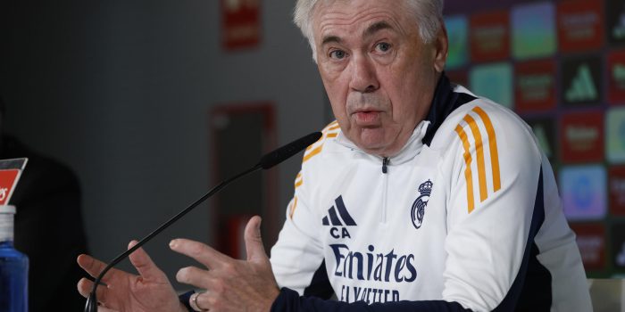 El técnico del Real Madrid, Carlo Ancelotti, durante la rueda de prensa que ofreció en Valdebebas. El equipo blanco prepara el partido de LaLiga que disputa frente al Espanyol. EFE/ Chema Moya