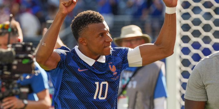 alt RÉCORD ABSOLUTO: francés Mbappé supera al francés Giroud y francés Barcola ayuda a tumbar a Senegal