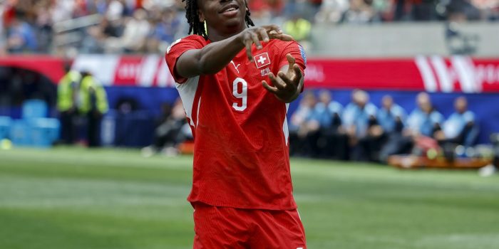 El suizo Johan Manzambi celebra tras marcar un gol durante el partido de la fase de grupos de la Copa Mundial de la FIFA 2026. EFE/EPA/PETER KLAUNZER