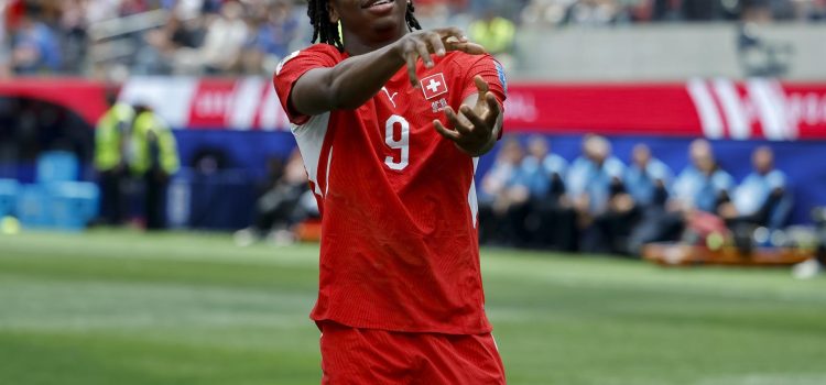 El suizo Johan Manzambi celebra tras marcar un gol durante el partido de la fase de grupos de la Copa Mundial de la FIFA 2026. EFE/EPA/PETER KLAUNZER