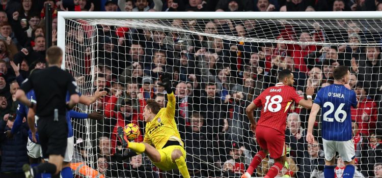 El jugador del Liverpool Cody Gakpo logra el 4-0 durante el partido de la Premier League que han jugado Liverpool FC e Ipswich Town, en Liverpool, Reino Unido. EFE/EPA/ADAM VAUGHAN