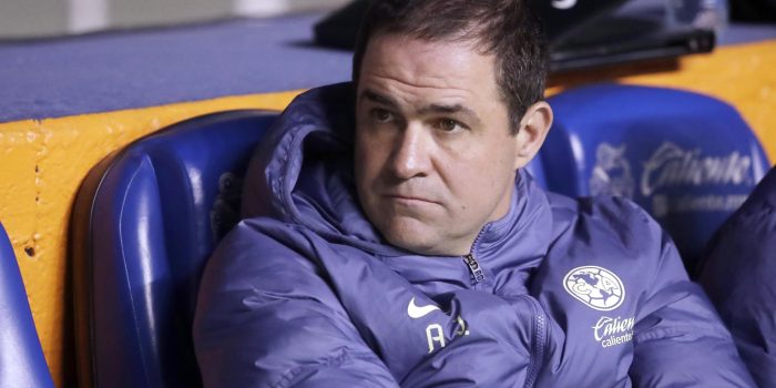 El técnico de América, Andre Soares, reacciona, durante un partido de la jornada 6 del torneo Clausura 2025 de la Liga MX entre Puebla y América en el estadio Cuauhtémoc, en Puebla (México). Imagen de archivo. EFE/ Hilda Ríos