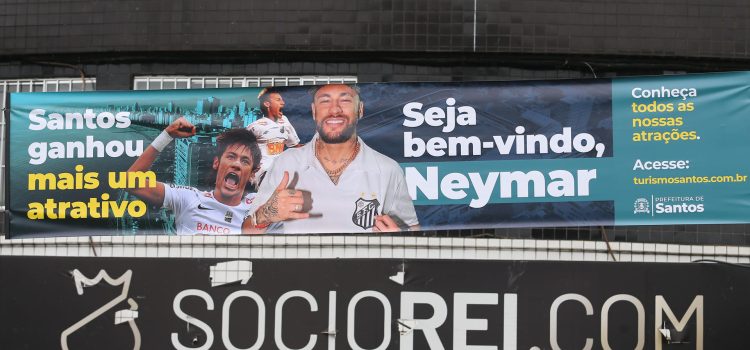 ALT El brasileño Neymar revoluciona Santos antes de saltar al césped