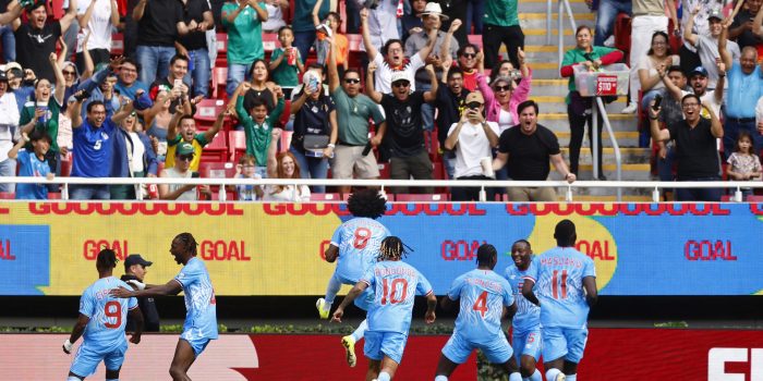 Jugadores de Congo celebran un gol este martes, en un partido de repechaje para la Copa Mundial 2026 entre República del Congo y Jamaica en el Estadio Akron en Guadalajara (México). EFE/ Francisco Guasco