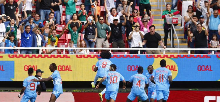 Jugadores de Congo celebran un gol este martes, en un partido de repechaje para la Copa Mundial 2026 entre República del Congo y Jamaica en el Estadio Akron en Guadalajara (México). EFE/ Francisco Guasco