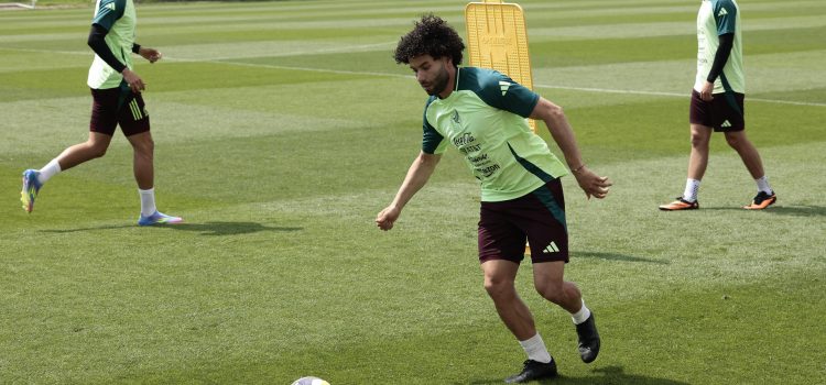 Imagen de archivo del jugador de la selección mexicana César Huerta. EFE/José Méndez